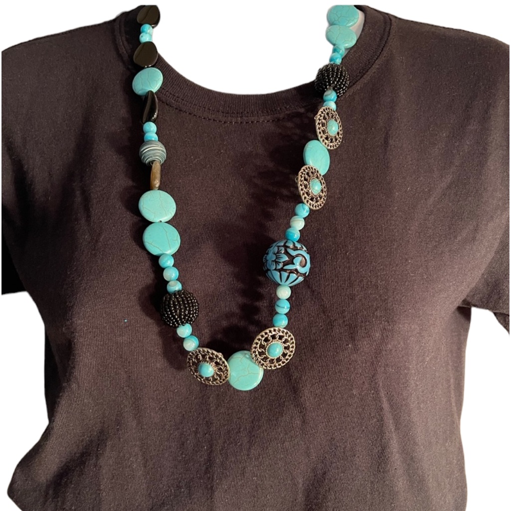 Handbeaded Necklace BlBl